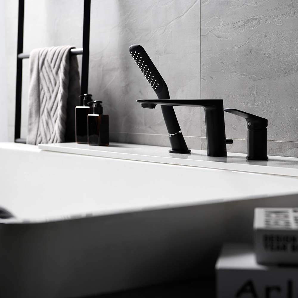 Deck Mounted Luxury Roman Tub Faucet Set With Handshower And Tub Spout